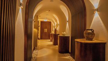 Couples treatment room(s), sauna, hot tub, steam room