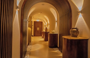 Couples treatment room(s), sauna, hot tub, steam room