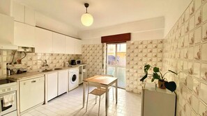 Fridge, microwave, oven, stovetop - Vintage Chiado with Terrace (Lisboa)