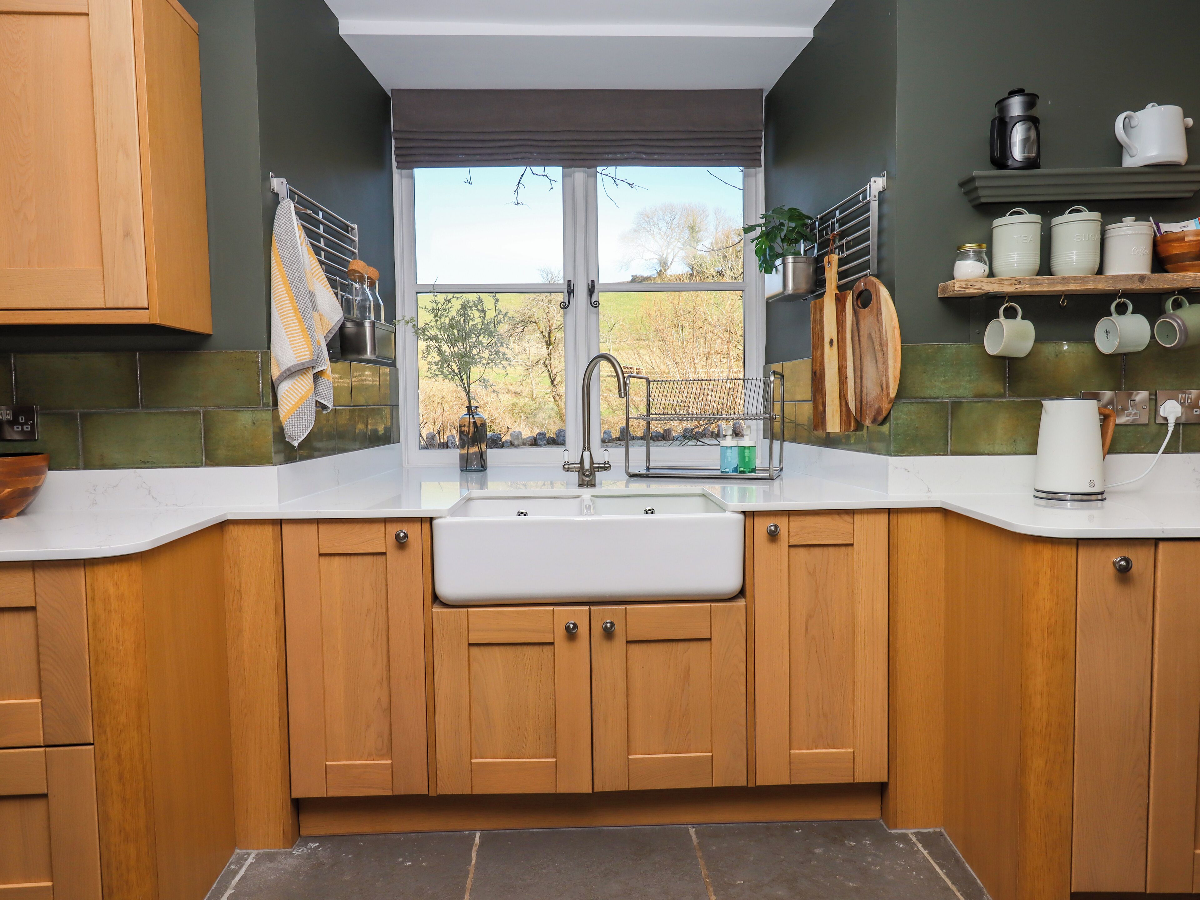 Dishwasher, cookware/dishes/utensils