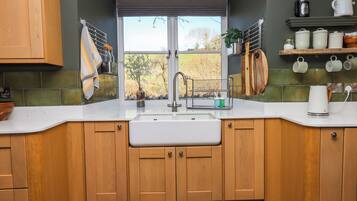 Dishwasher, cookware/dishes/utensils