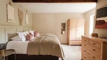 4 bedrooms, individually decorated, individually furnished, free WiFi