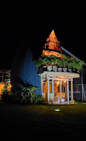 المنشأة من الخارج