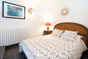 1 bedroom, iron/ironing board, WiFi, bed sheets