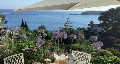 Guest Room 'L'annexe - Chambre' with Sea View, Balcony and Wi-Fi