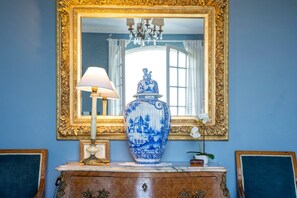 Interior - Guest Room 'L'annexe - Chambre' with Sea View, Balcony and Wi-Fi (Ciboure)