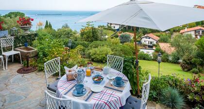 Chambre d'hĂŽtes 'L'annexe - Chambre' avec vue sur la mer, balcon et Wi-Fi