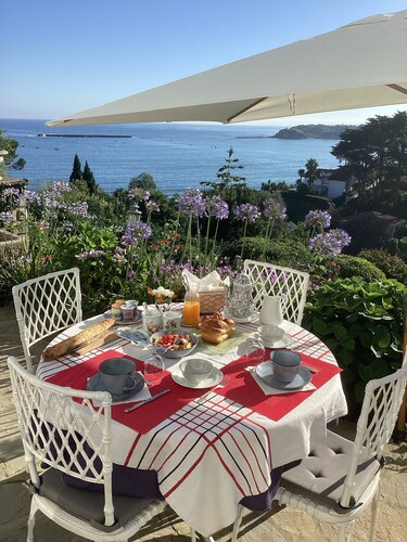 Chambre d'hôtes 'L'annexe - Chambre' avec vue sur la mer, balcon et Wi-Fi
