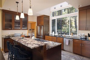 House, Multiple Beds, Patio (Big Sky Bend) | Private kitchen | Fridge, microwave, oven, stovetop