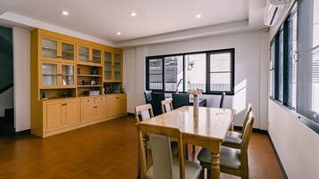House, 4 Bedrooms, Balcony, Garden View | Dining room