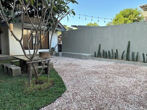House, 4 Bedrooms, Balcony, Garden View | Outdoor dining