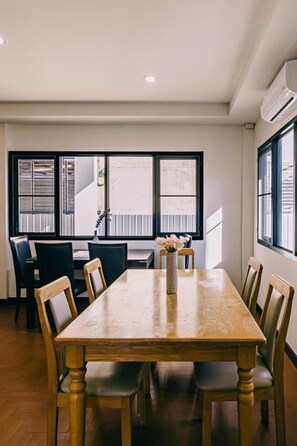 House, 4 Bedrooms, Balcony, Garden View | Dining room - Modern Family House - 4 Bedrooms 5 Mins From Old Town With Gallery - Deja Home (Chiang Mai)