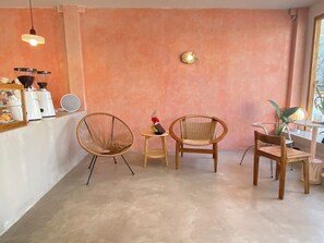 House, 4 Bedrooms, Balcony, Garden View | Lounge