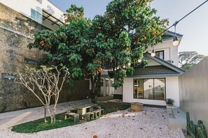 บ้านพัก, 4 ห้องนอน, ระเบียง, วิวสวน | ลานระเบียง/นอกชาน