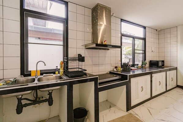 บ้านพัก, 4 ห้องนอน, ระเบียง, วิวสวน | ภายใน