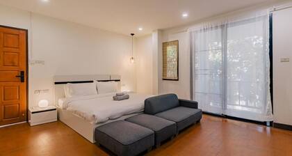 Modern Family House - 4 Bedrooms 5 Mins From Old Town With Gallery - Deja Home