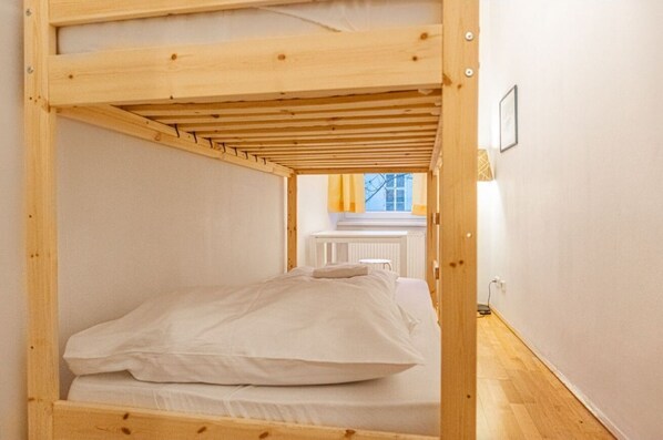 1 bedroom, WiFi, bed sheets