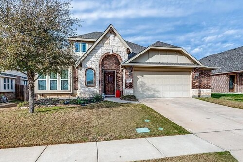 Charming 4-bedroom house with Greenbelt views in Oak Point