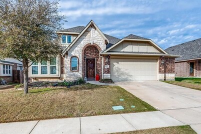 Charming 4-bedroom house with Greenbelt views in Oak Point