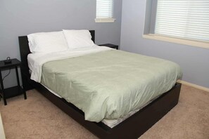 4 bedrooms, desk, travel cot, free WiFi