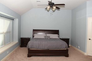 4 bedrooms, desk, travel cot, free WiFi - Charming 4-bedroom house with Greenbelt views in Oak Point (Oak Point)