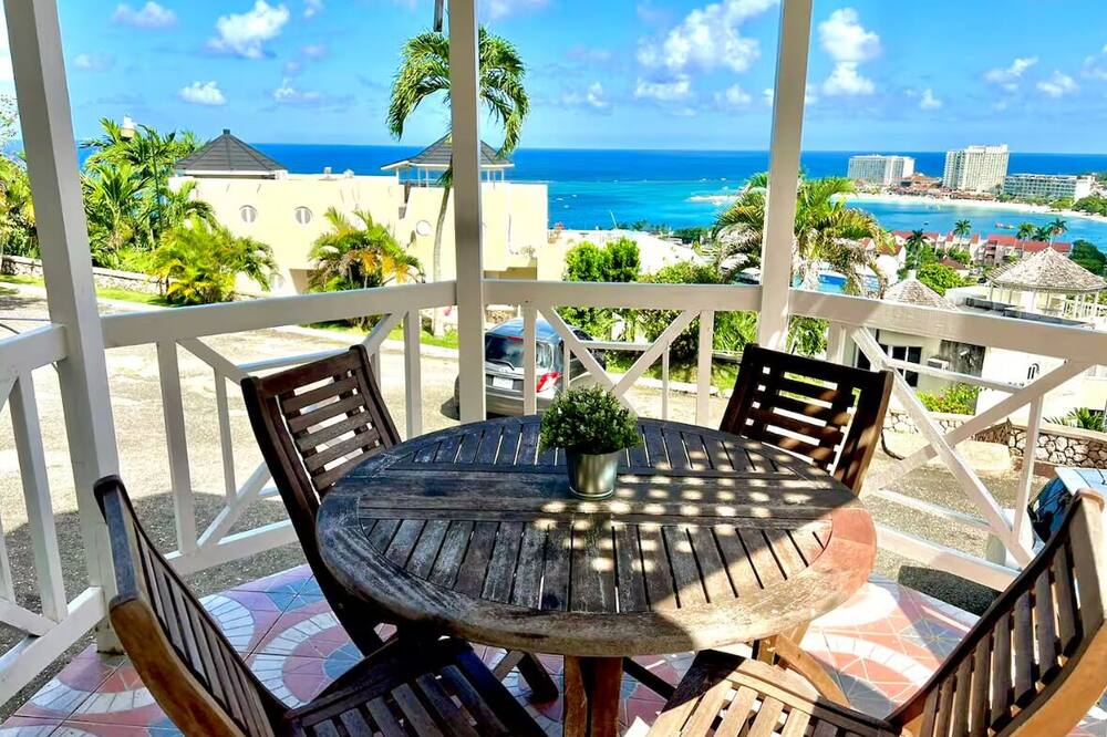 Relaxing Apartment with Ocean View