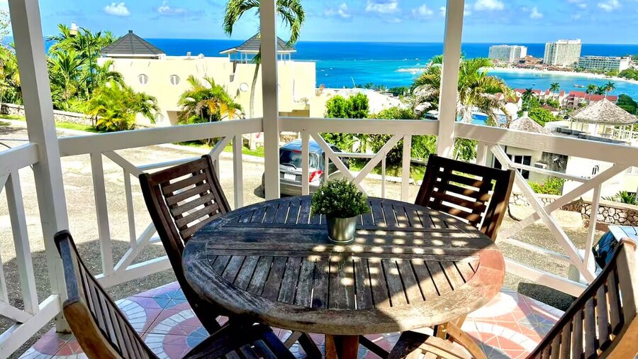 Relaxing Apartment with Ocean View