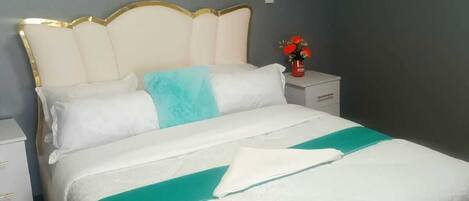 2 bedrooms, iron/ironing board, WiFi