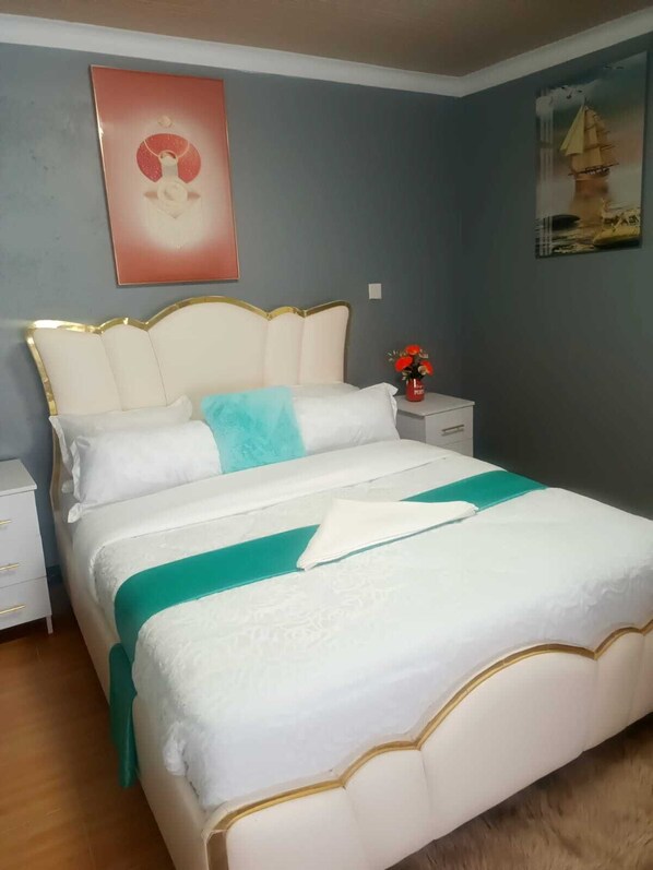 2 bedrooms, iron/ironing board, WiFi