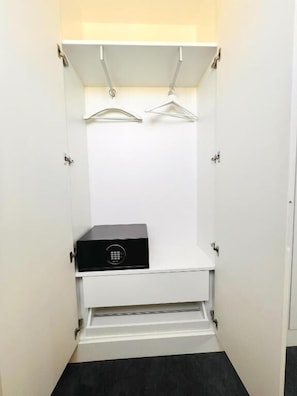 In-room safe, desk, laptop workspace, free WiFi