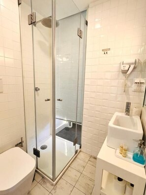 Superior Double Room | Bathroom
