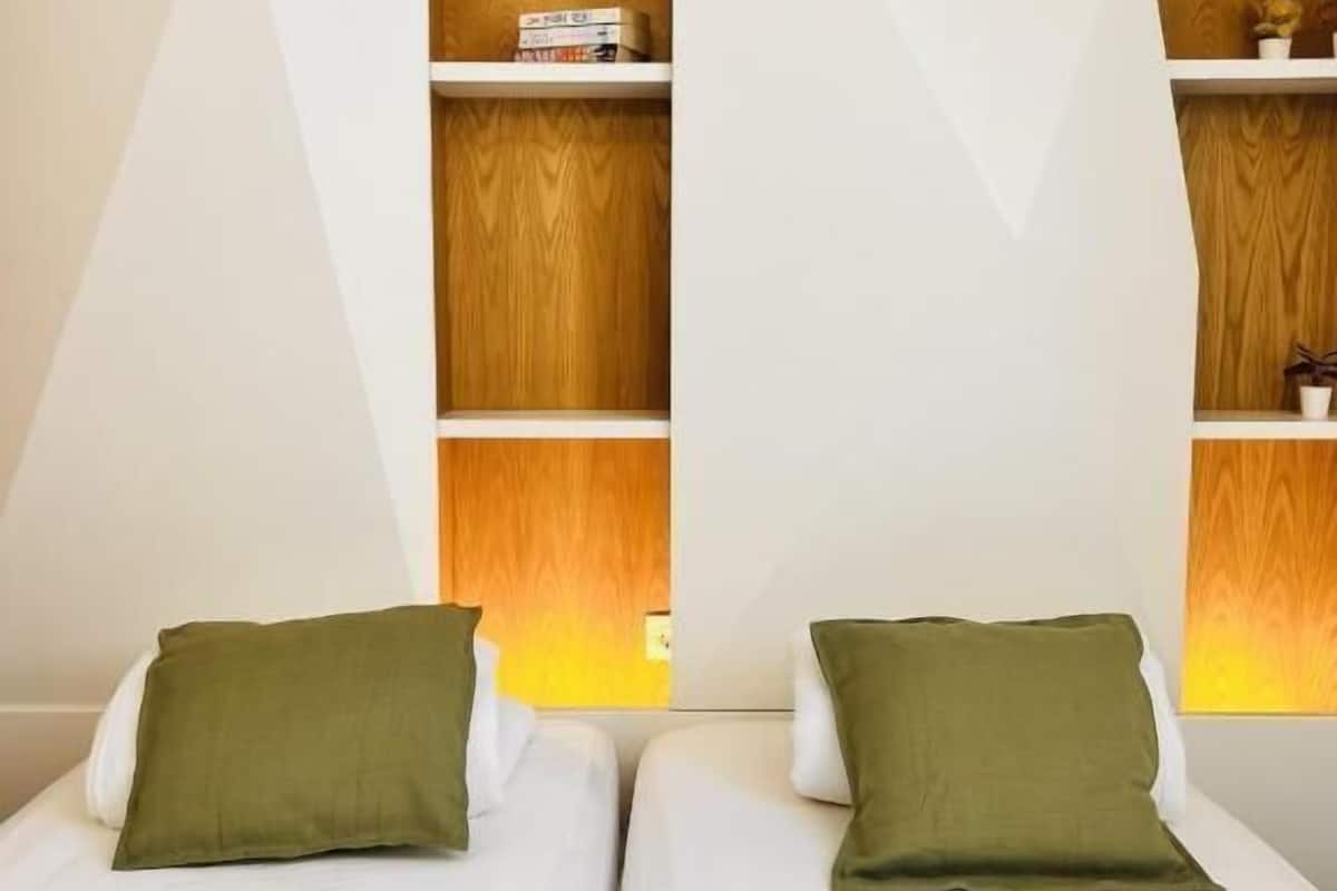 Standard Twin Room | In-room safe, desk, laptop workspace, free WiFi