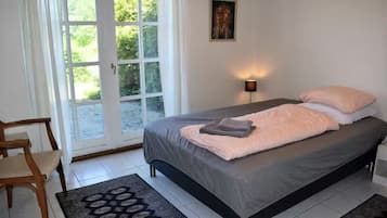 3 bedrooms, iron/ironing board, free WiFi, bed sheets