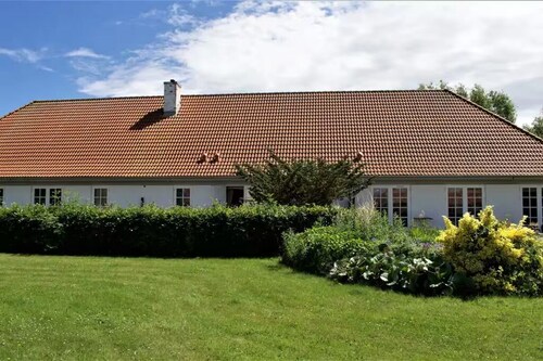 The Daisy - Cozy 3BR Waterfront Home in Kerteminde with Terrace, Views & Parking