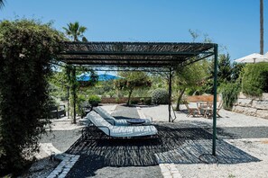 Outdoor dining - Perfect for a relaxing holiday in the Algarve. (Albufeira)