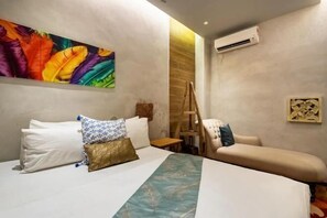 Työpöytä, silitysrauta/-lauta