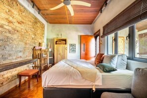 Bàn, bàn ủi/dụng cụ ủi quần áo 