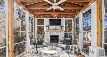 Walk to beach access - hot tub, dog friendly, sleeps 9!