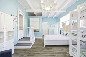 3 室のベッドルーム、デスク、アイロン / アイロン台、WiFi (無料)