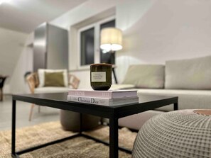 TV - Modern apartment with kitchen & parking (Stephansposching)