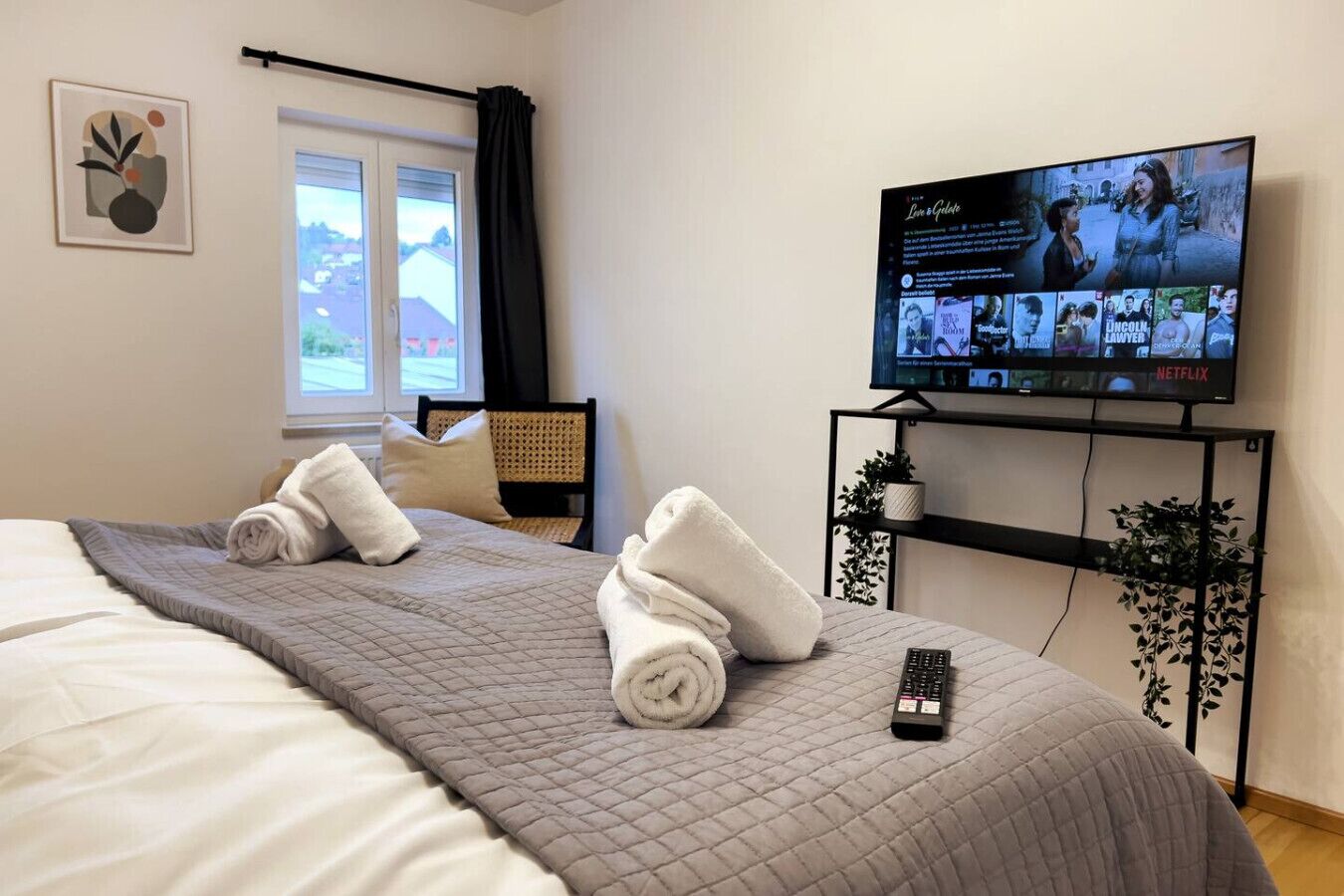 2 Schlafzimmer, Schreibtisch, Bügeleisen/Bügelbrett, Reisekinderbett