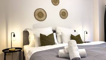 2 Schlafzimmer, Schreibtisch, Bügeleisen/Bügelbrett, Reisekinderbett