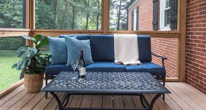 Charming 3-bedroom cottage in delightful Decatur with King bed