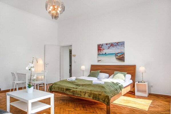 9 bedrooms, WiFi, bed sheets