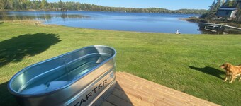 7-bed lakefront house with sauna, beach & boat launch — 15 min from Thunder Bay.