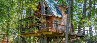 The Hocking Hills Treehouse
