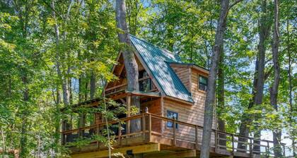 The Hocking Hills Treehouse
