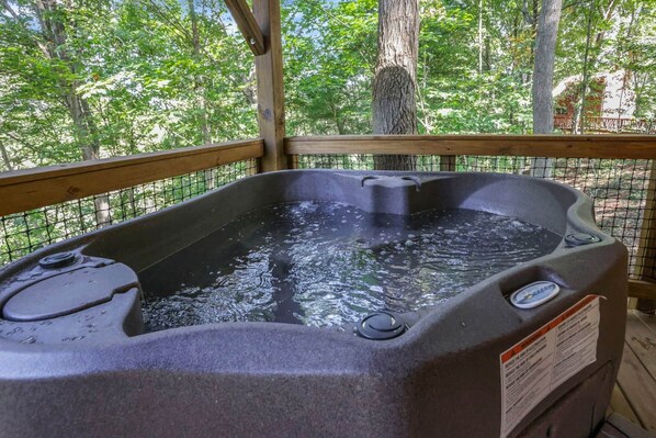 Bañera de hidromasaje al aire libre