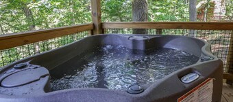The Hocking Hills Treehouse