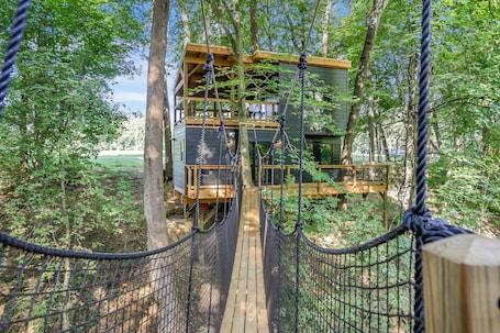 Property grounds. The Country Club Treehouse